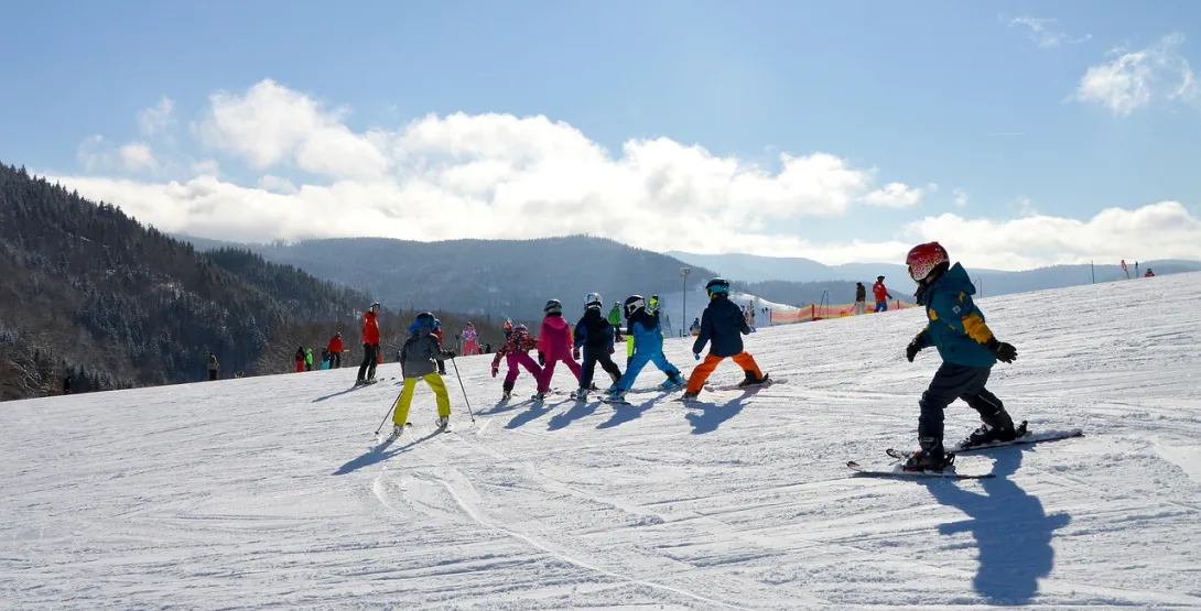 Kids at ski lesson