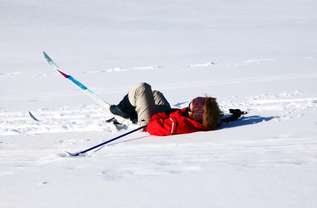 Skier that fell down