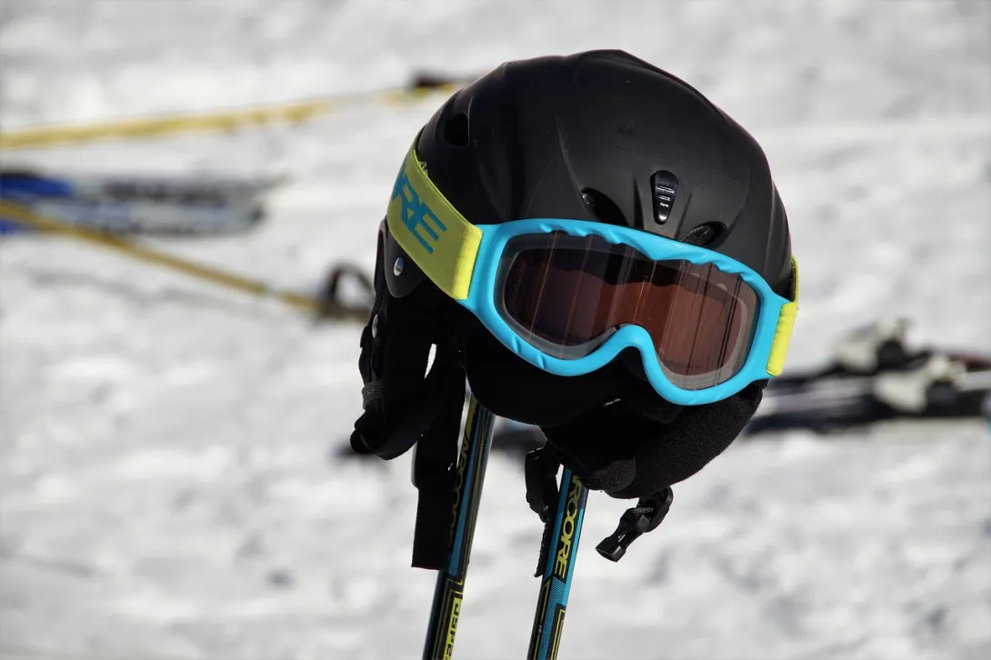 Ski helmet